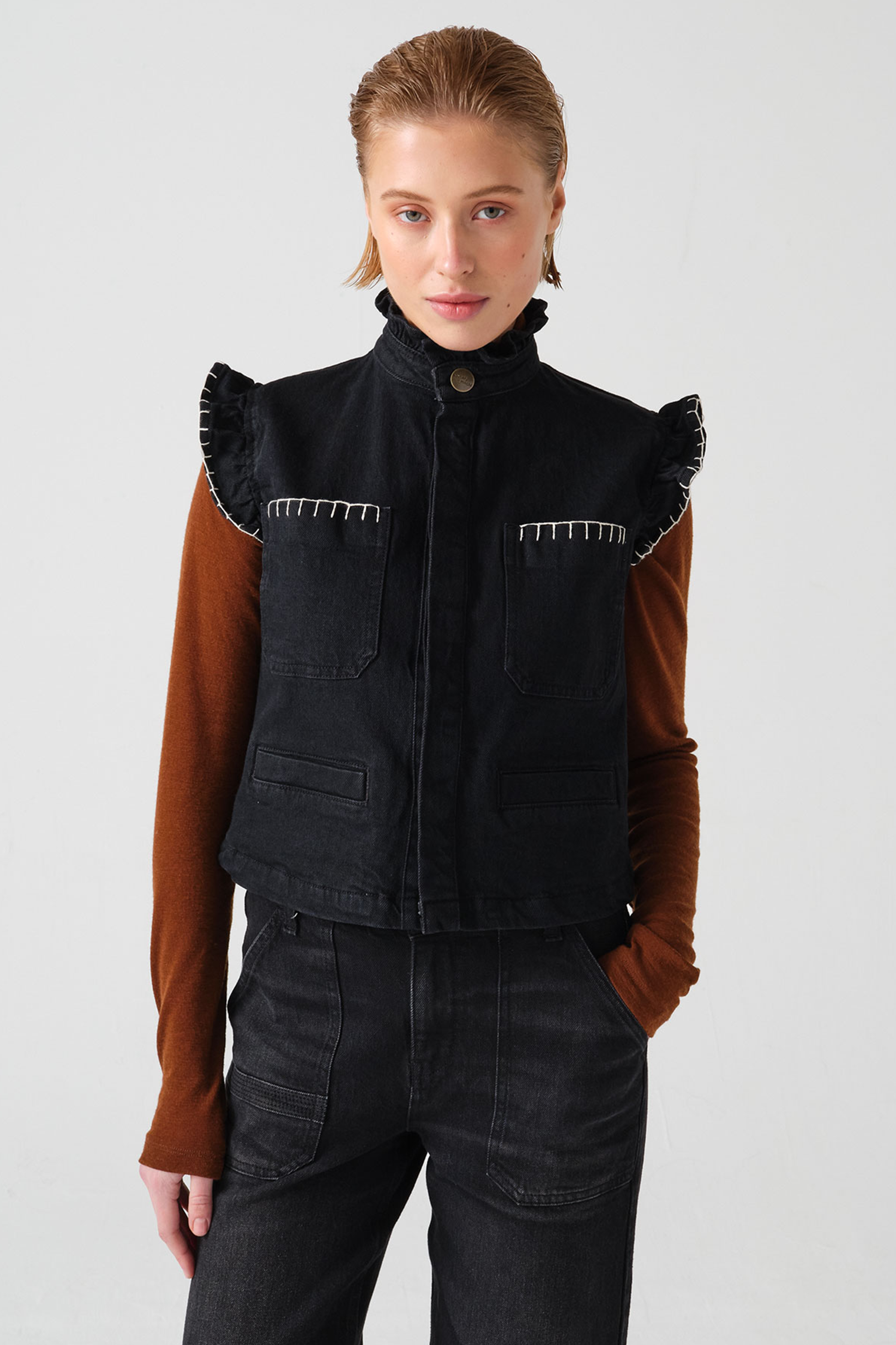 Pablo Vest in Vintage Black