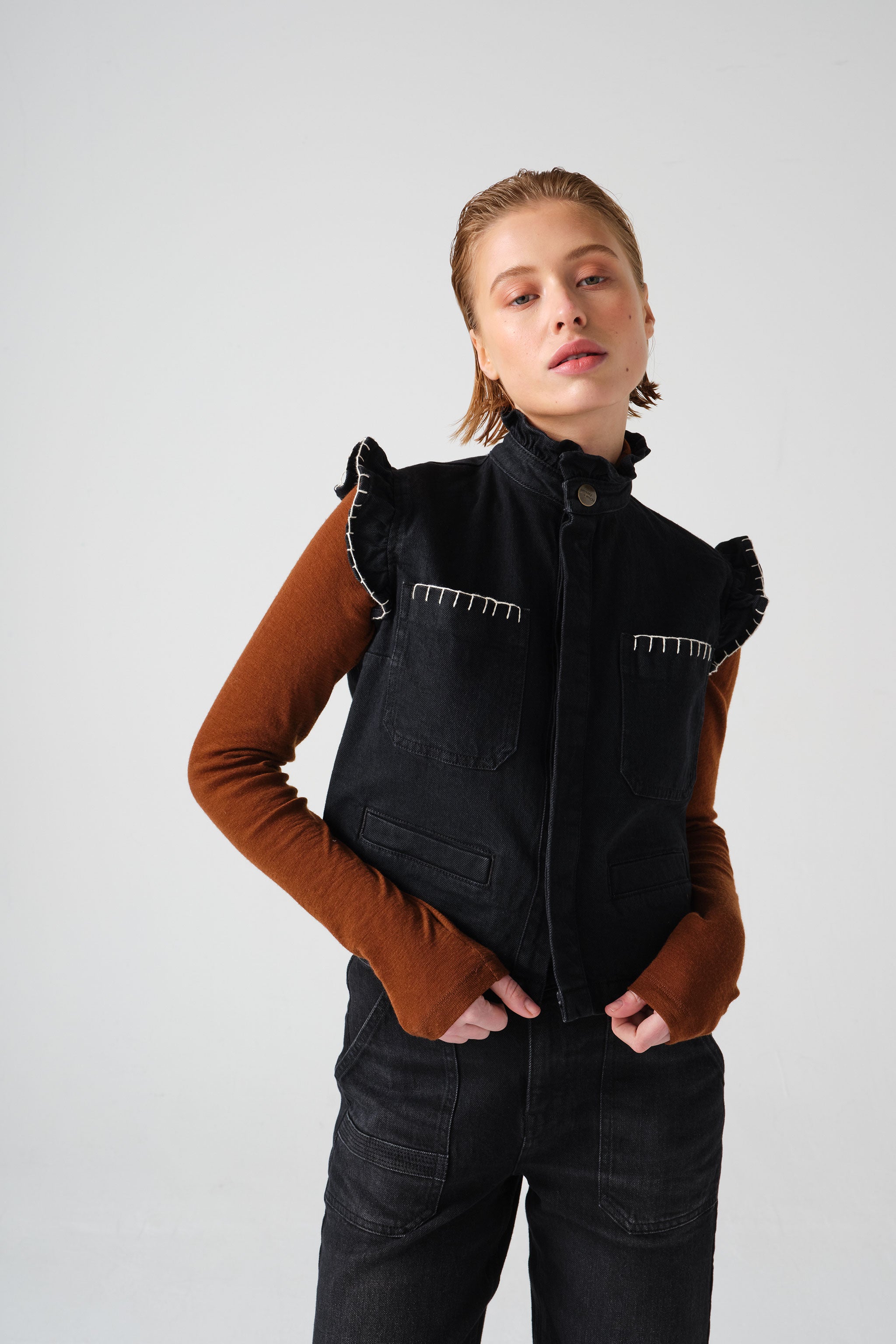 Pablo Vest in Vintage Black