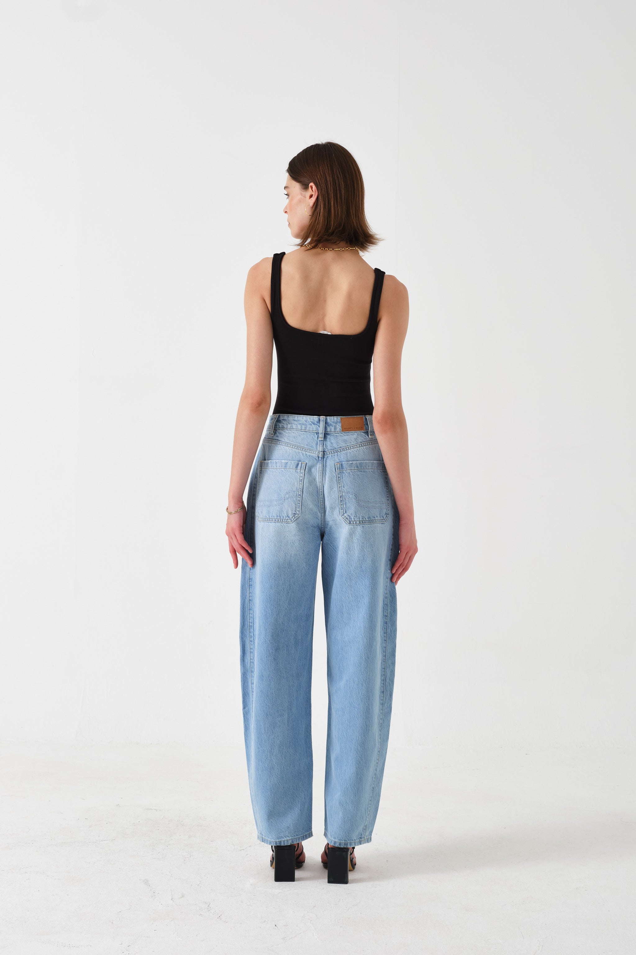 Bo Barrel Leg Jean in Sunbleached