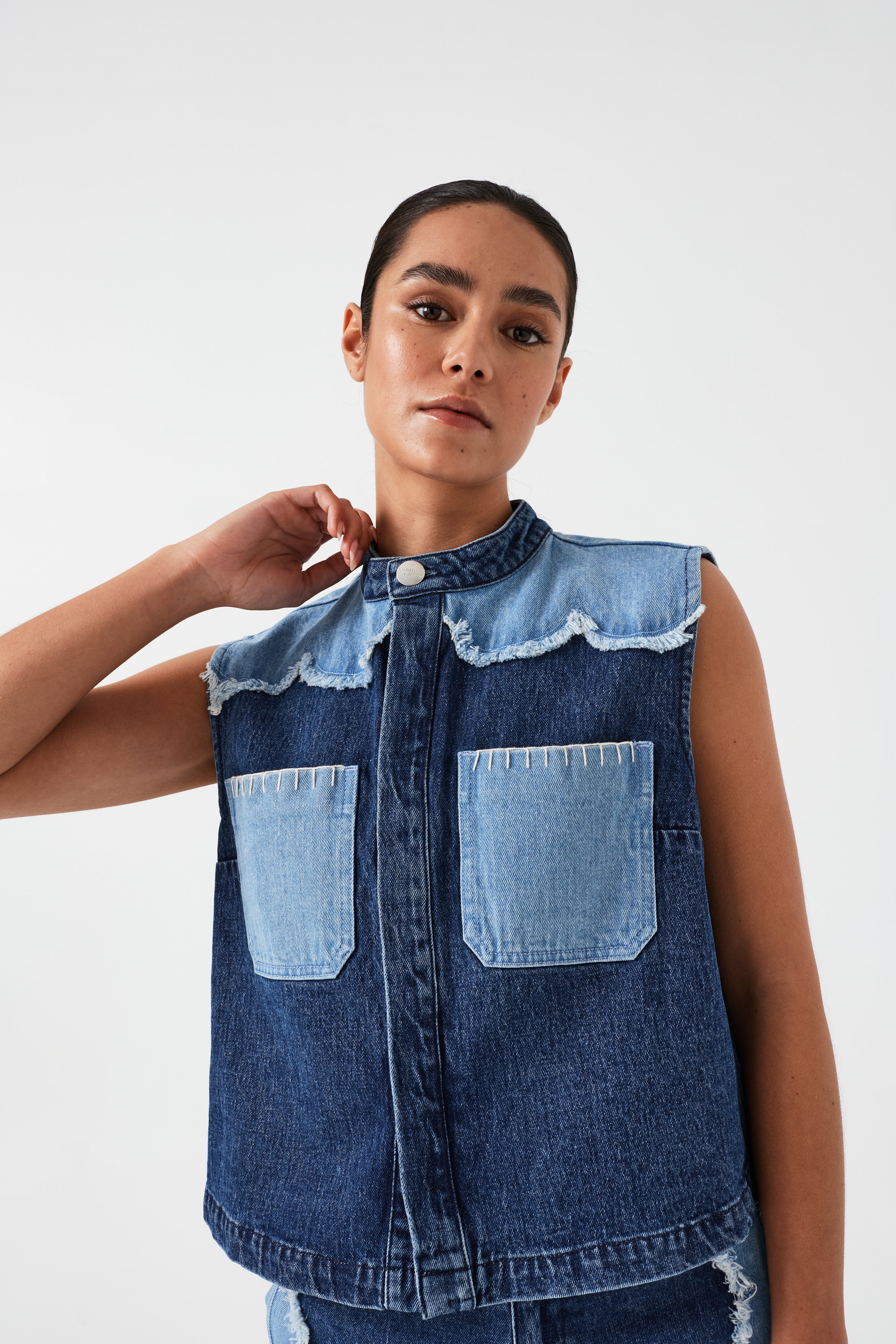 Ari Denim Vest in Dark Vintage Scallop