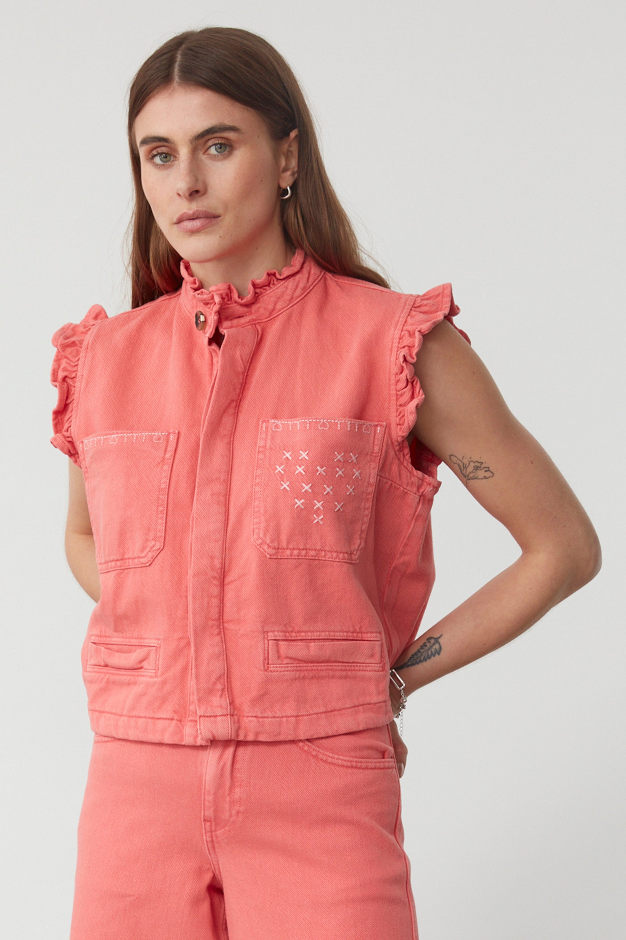 Dear Pablo Vest in Mineral Red