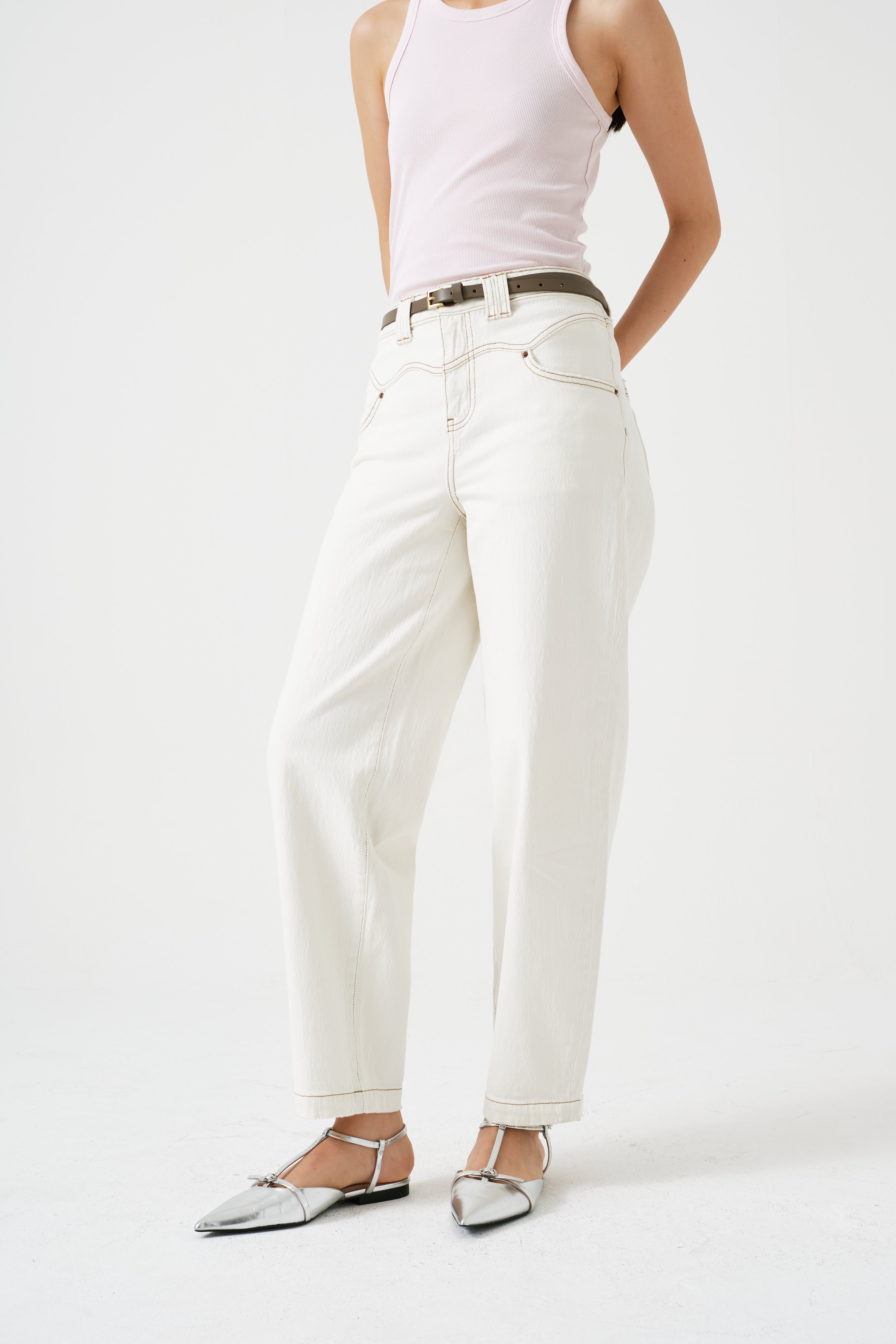 Mia Barrel Leg Jean in Ecru