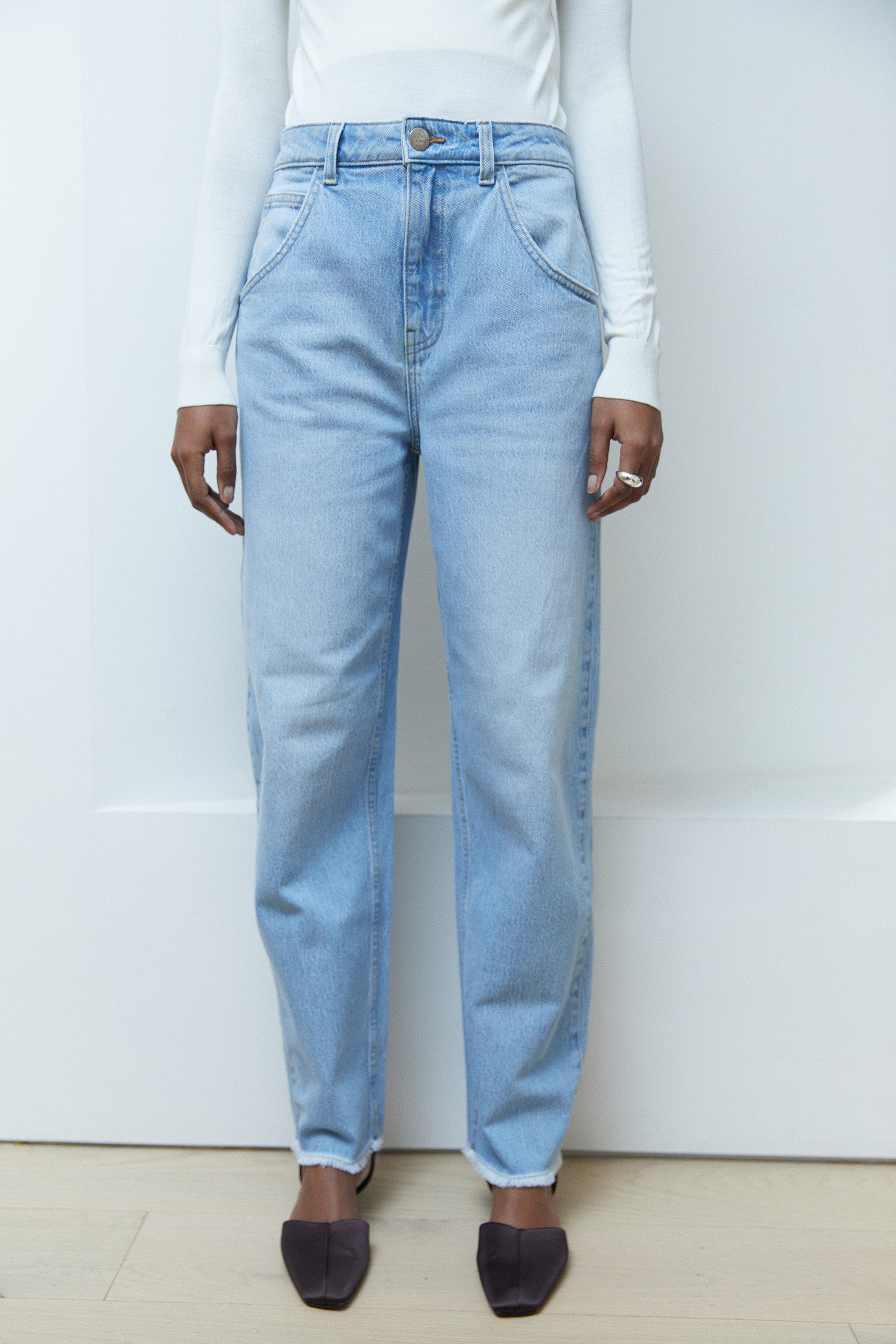 Bo Barrel Leg Jean in Dakota