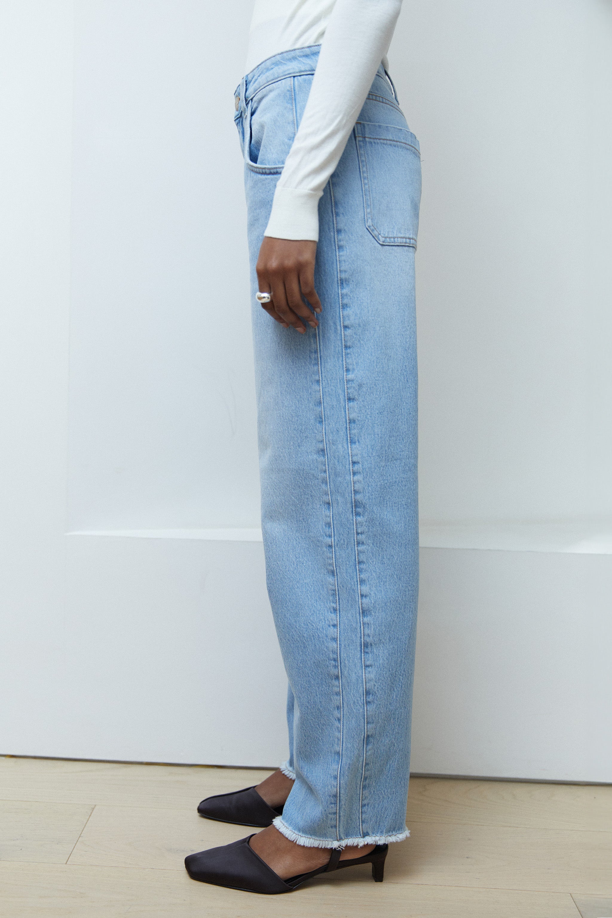 Bo Barrel Leg Jean in Dakota