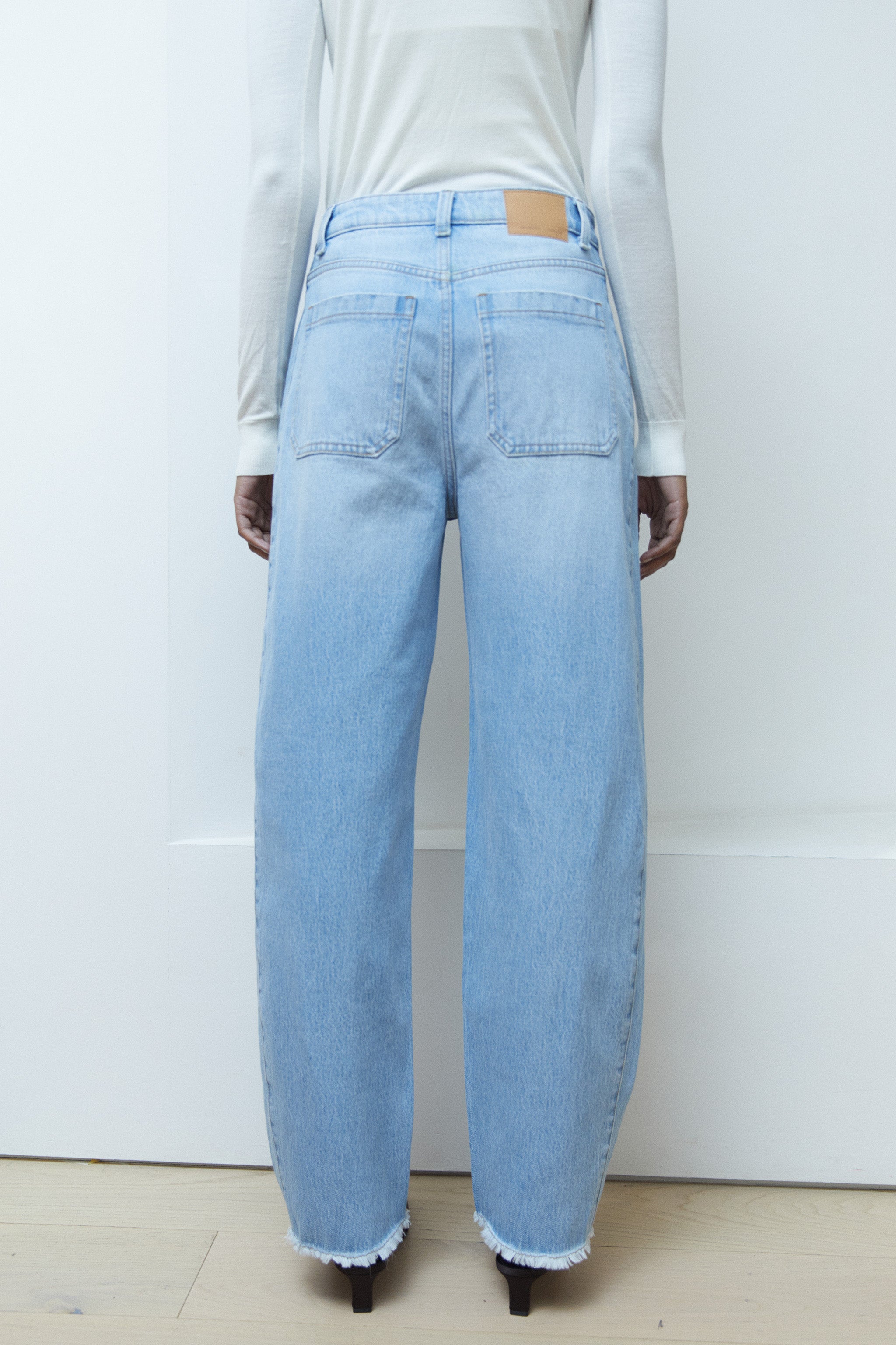 Bo Barrel Leg Jean in Dakota