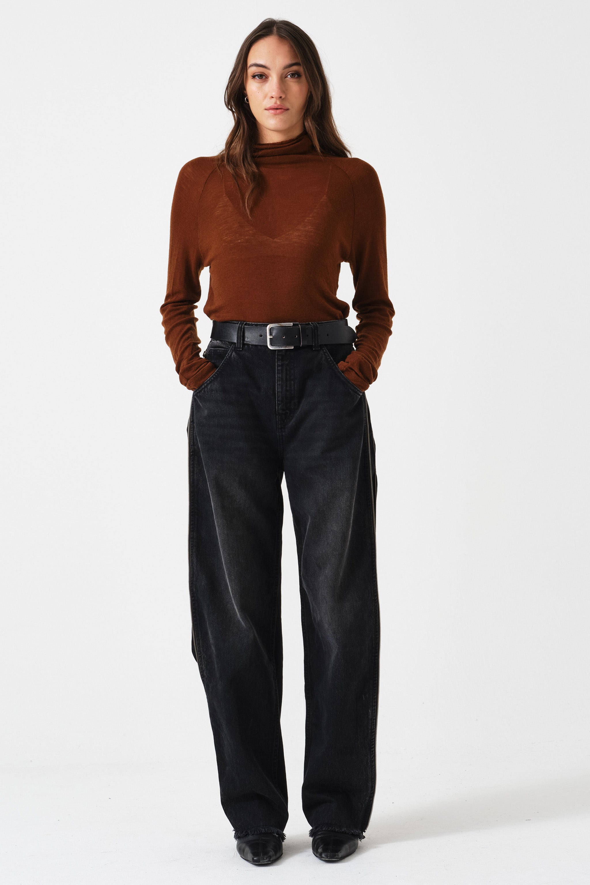 Bo Barrel Leg Zip Jean in Fairbanks