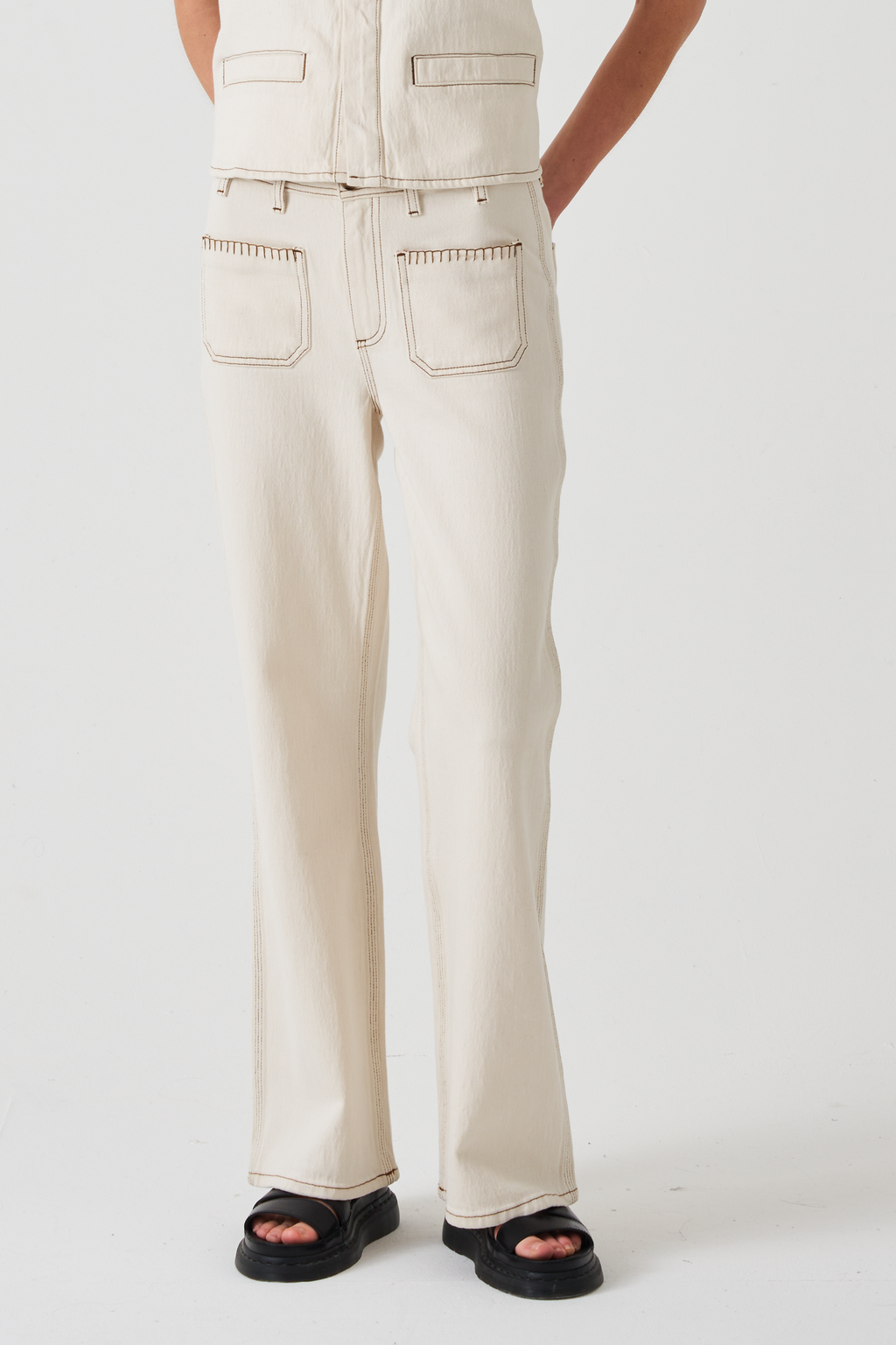 【DISCERNMENT】Ecru Line Oblique Denim Jeans 01879899712-e1.jpg?ts=