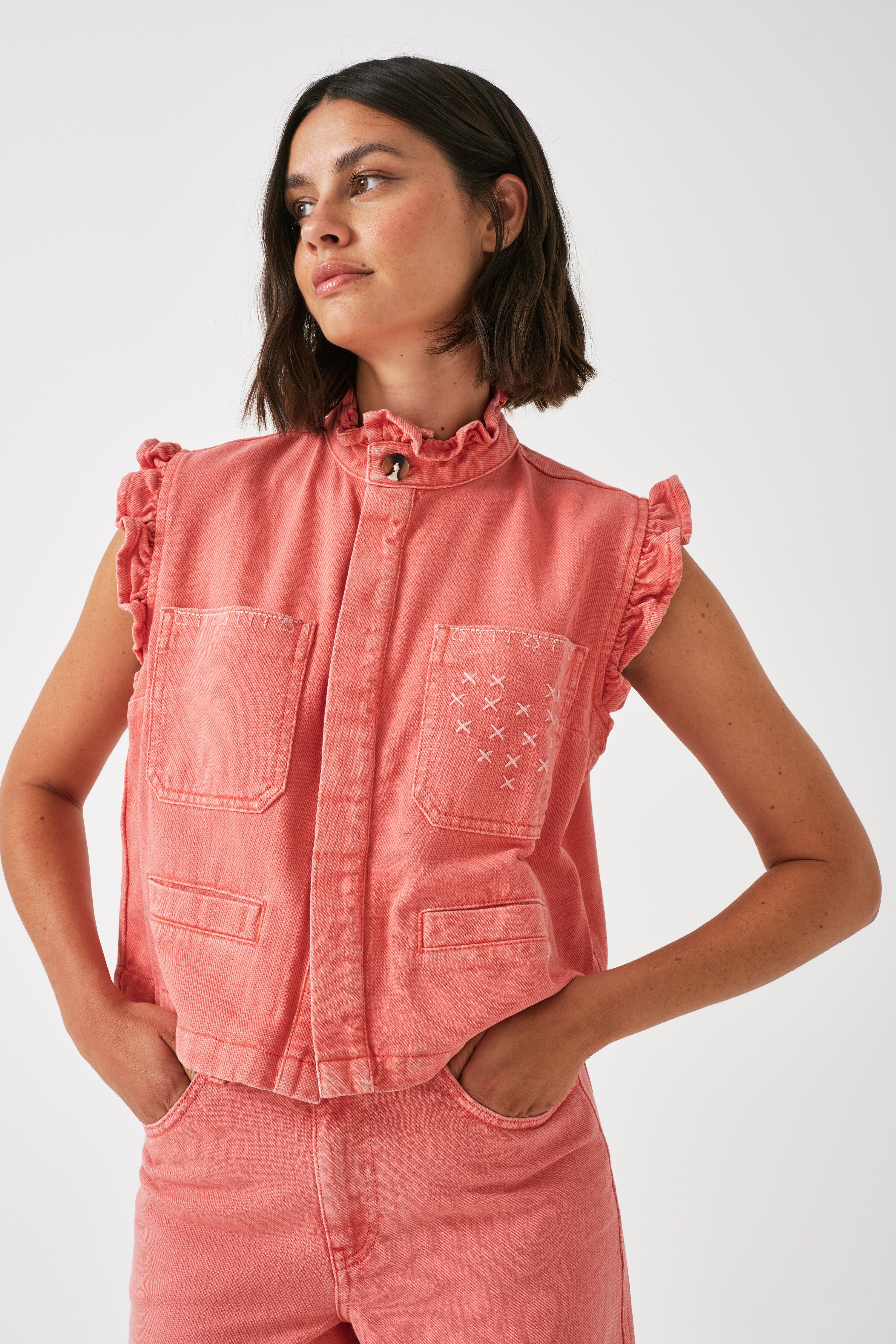 Dear Pablo Vest in Mineral Red