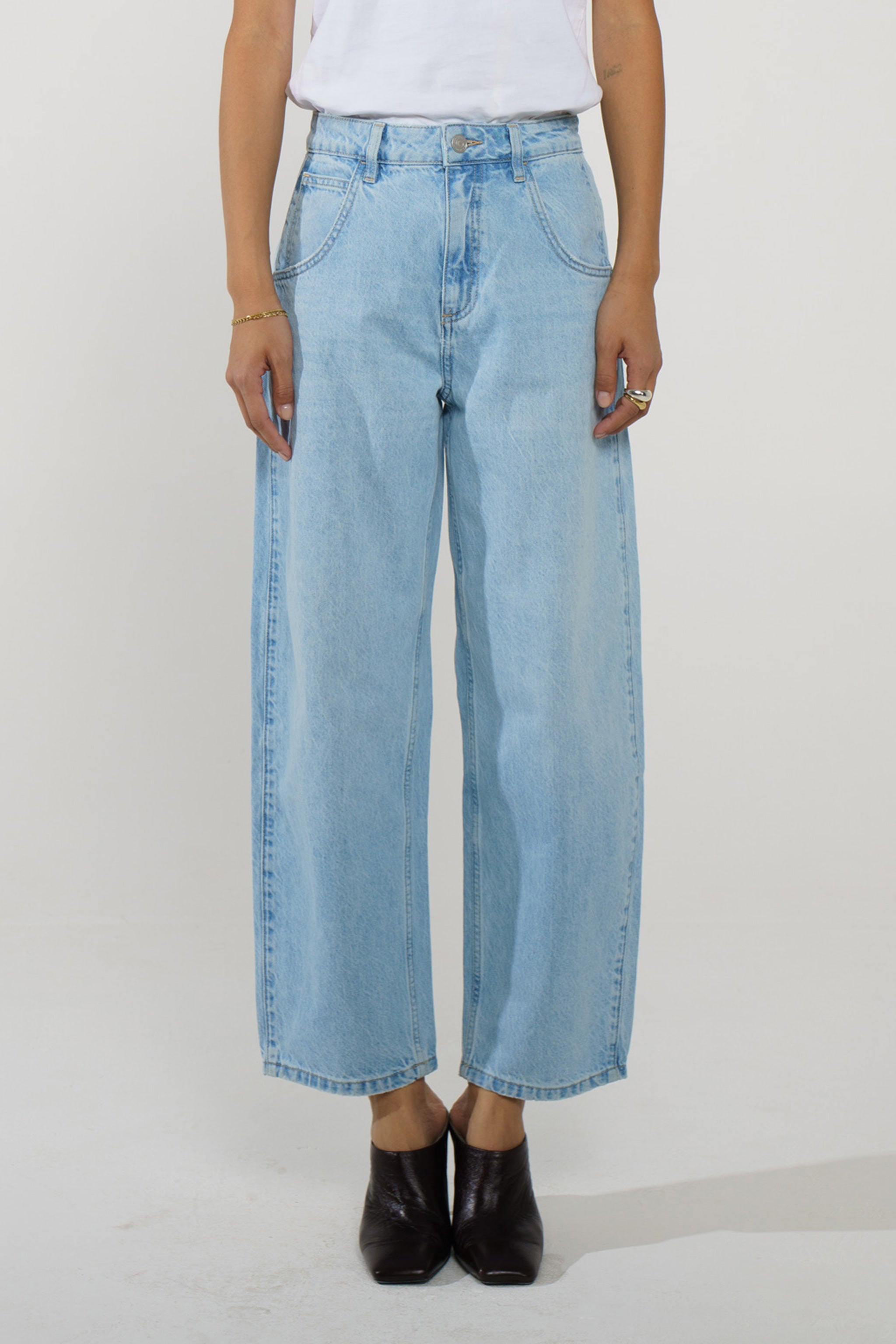 Bo Barrel Leg Jean in Sunbleached