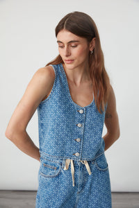 Kane Cropped Vest In Laser Malibu