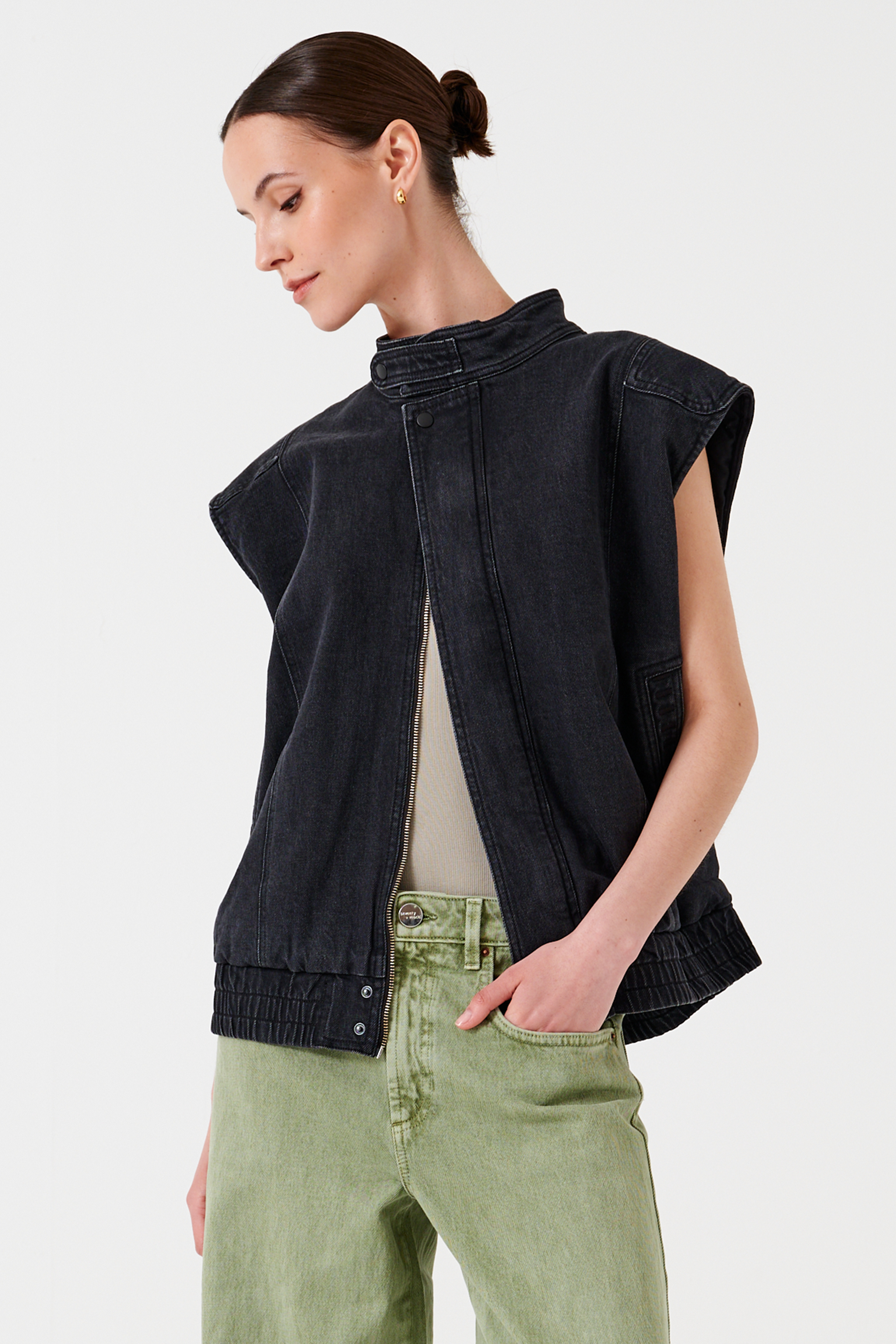 Sleeveless Oversized Juno Jacket in Washed Black